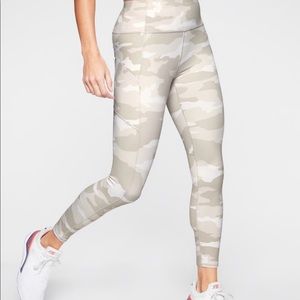 Athlete White Camo 7/8 leggings